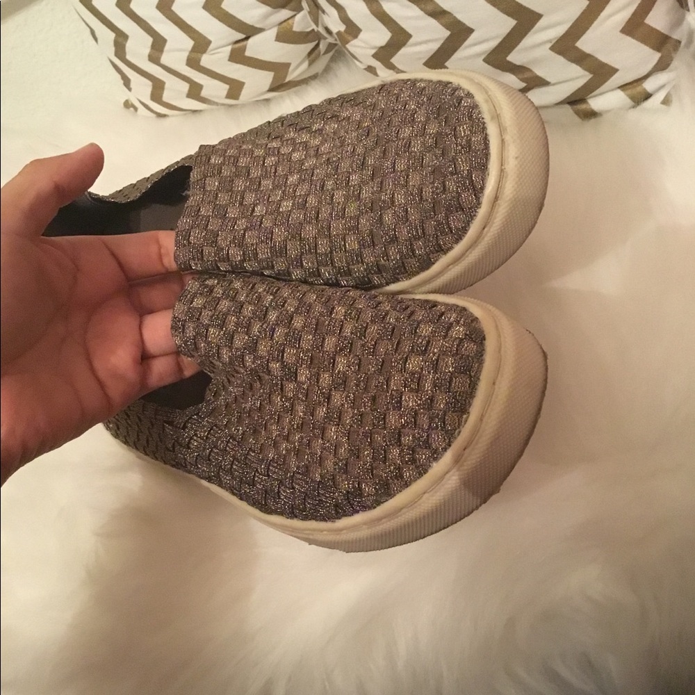 Mossimo sneakers 👟 - Picture 3 of 6
